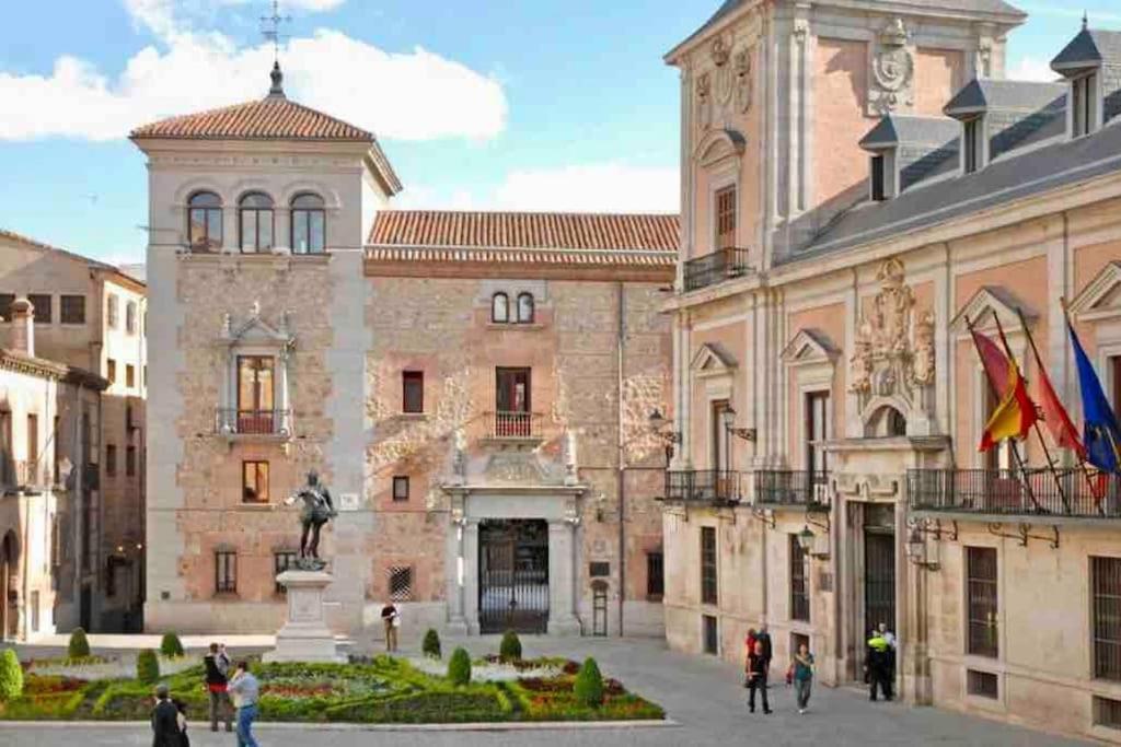 El Apartamento En Opera Palacio Real Madrid Eksteriør billede