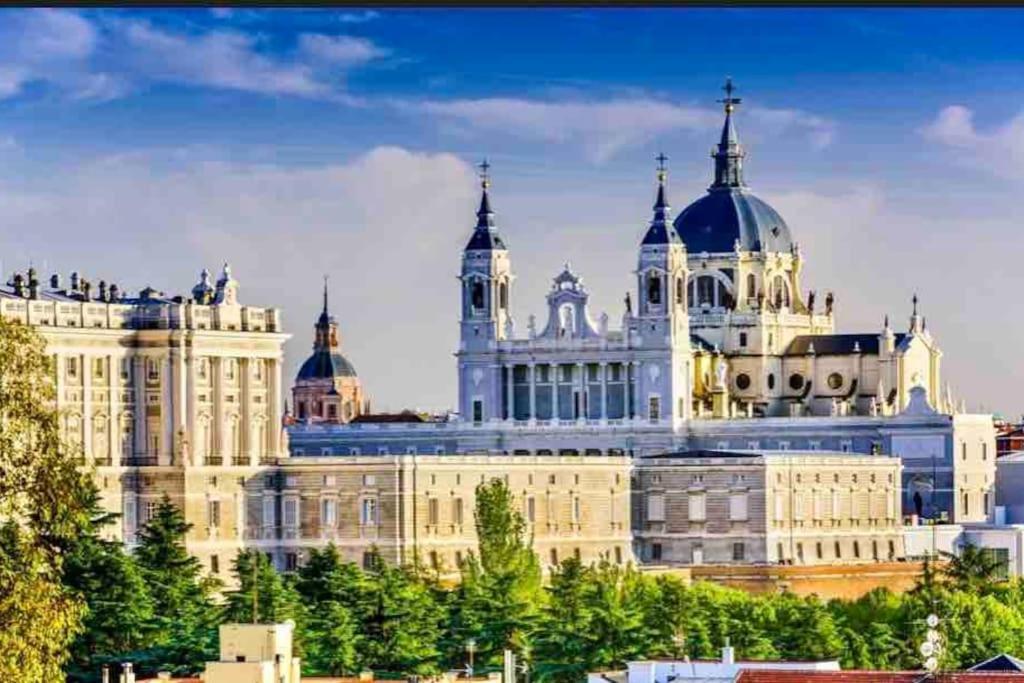 El Apartamento En Opera Palacio Real Madrid Eksteriør billede