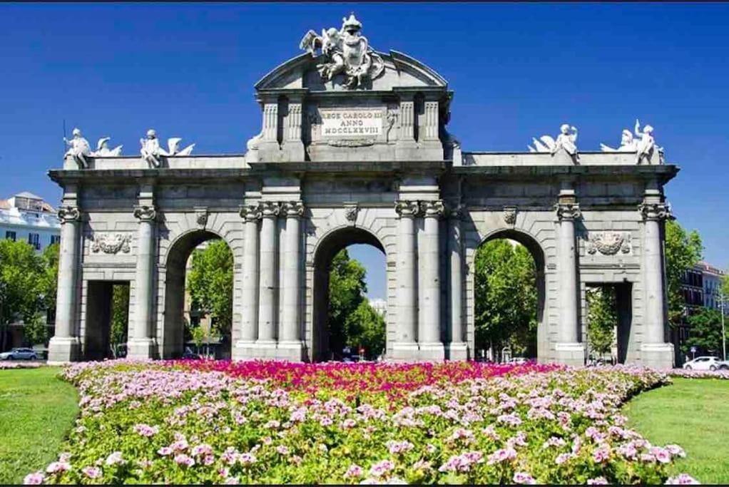 El Apartamento En Opera Palacio Real Madrid Eksteriør billede